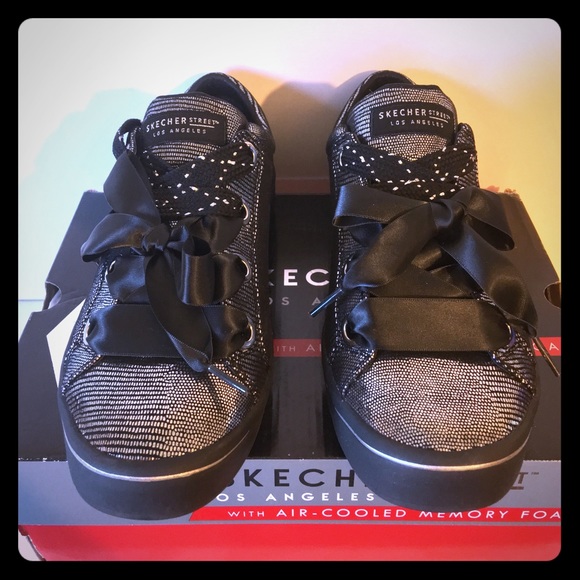 skechers street memory foam